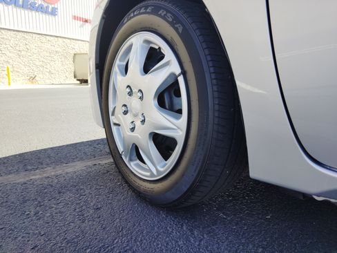 Used 2015 Toyota Corolla LE image 18