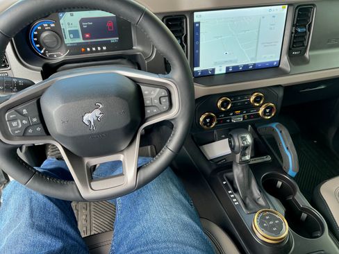 Used 2024 Ford Bronco Wildtrak image 14