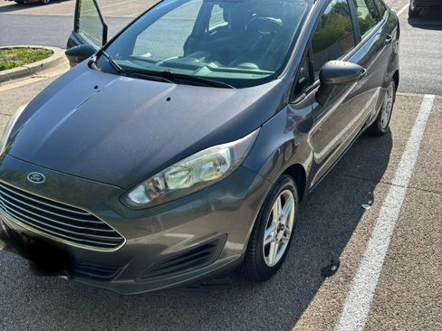 Used 2017 Ford Fiesta SE FWD image 4