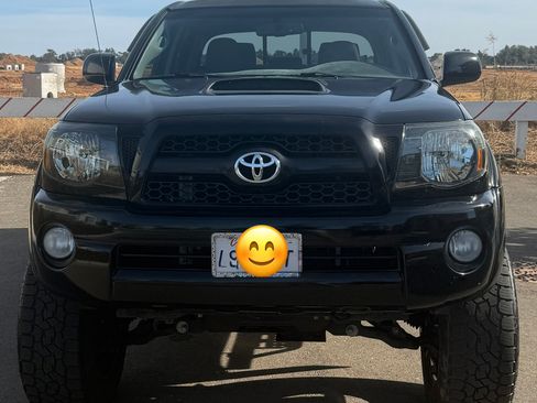Used 2011 Toyota Tacoma 4x4 Double Cab w/ TRD Sport Pkg image 4