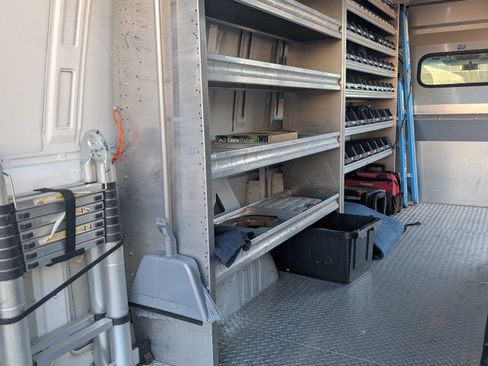 Used 2010 Mercedes-Benz Sprinter 2500 image 11