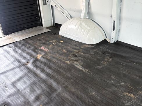 Used 2019 Chevrolet Express 2500 RWD image 21