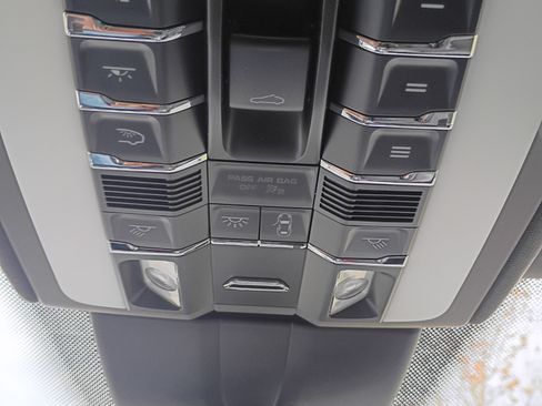 Used 2016 Porsche Cayenne S image 5