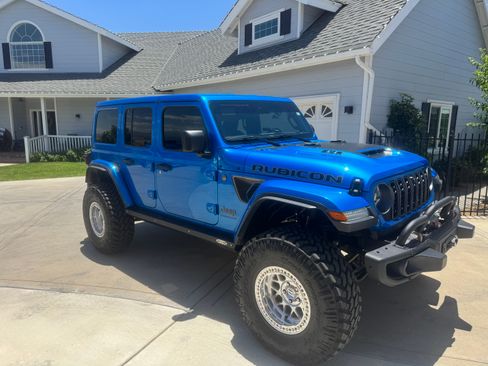 Used 2024 Jeep Wrangler Unlimited Rubicon 392 image 2
