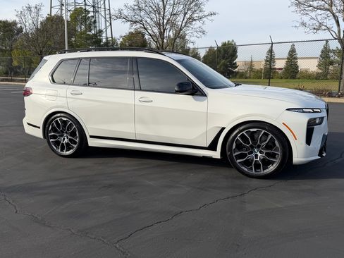 Used 2025 BMW X7 M60i AWD/4WD image 4