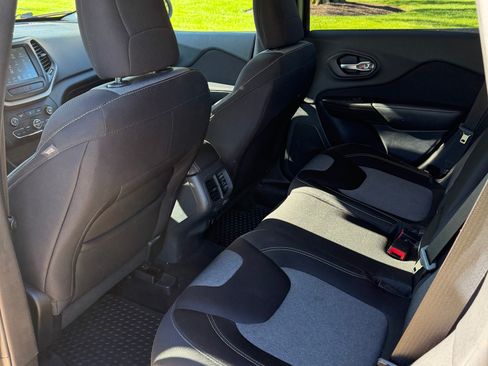 Used 2014 Jeep Cherokee Latitude AWD/4WD image 17