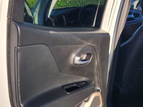 Used 2015 Jeep Renegade Limited image 14