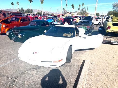 Used 1999 Chevrolet Corvette Coupe w/ Memory Pkg image 4