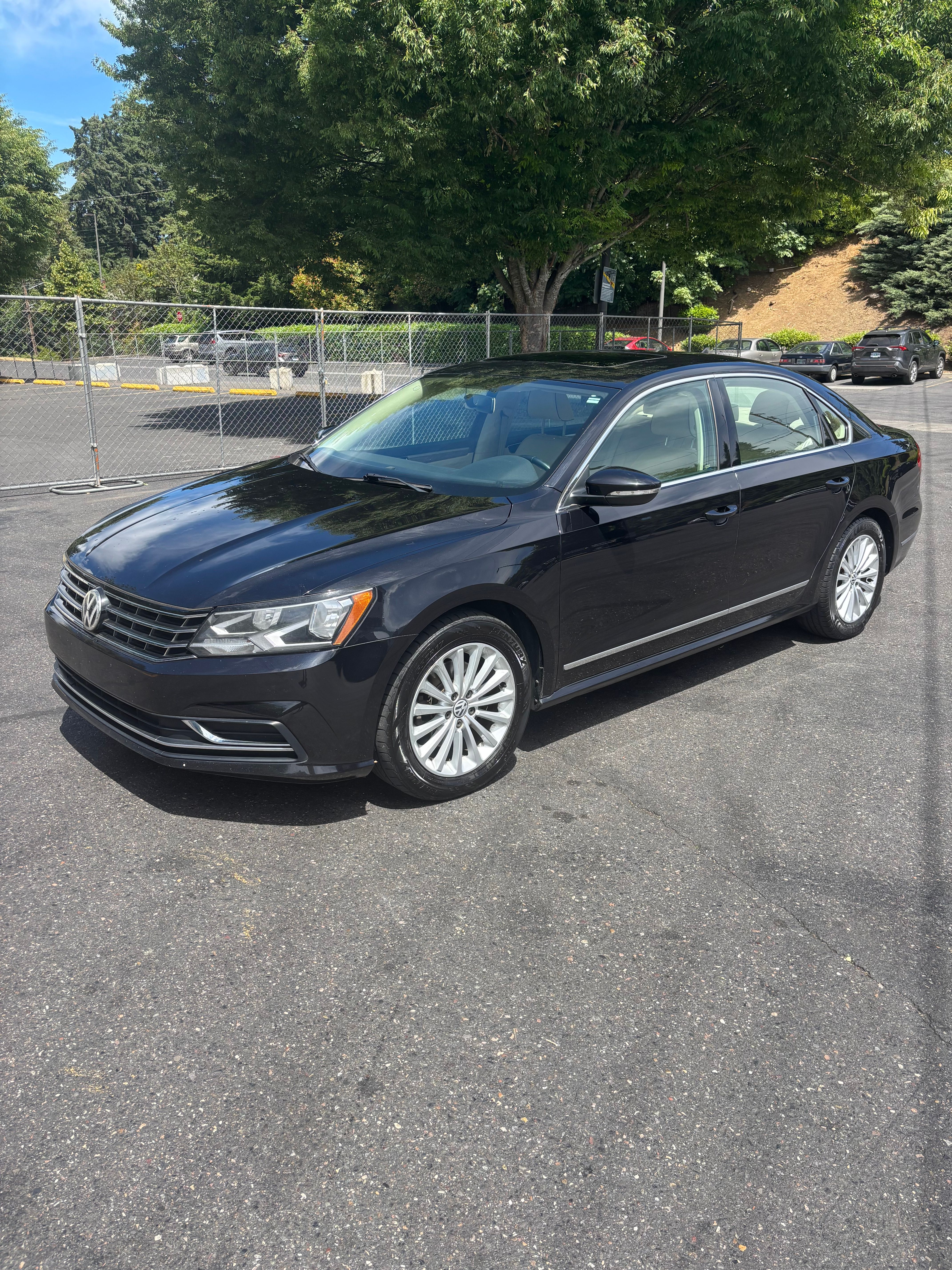 Used 2017 Volkswagen Passat 1.8T SE FWD image 2