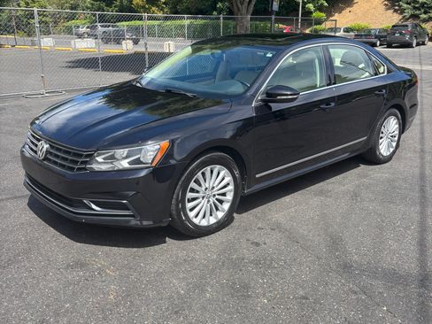 Used 2017 Volkswagen Passat 1.8T SE FWD image 2
