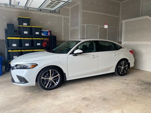 Used 2023 Honda Civic Touring image 9