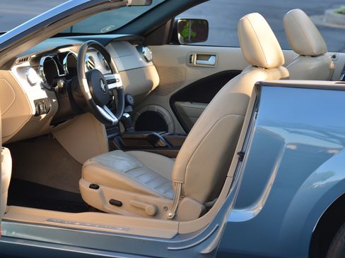 Used 2005 Ford Mustang GT Premium RWD image 22