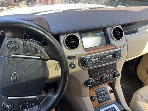 Used 2016 Land Rover LR4 HSE LUX image 2