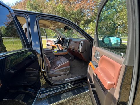 Used 2018 Chevrolet Silverado 1500 High Country image 15