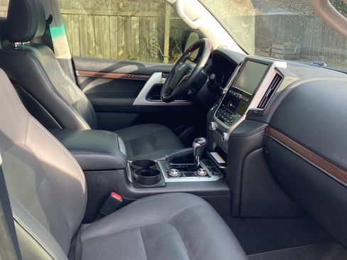 Used 2016 Toyota Land Cruiser image 5