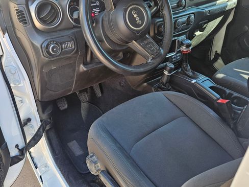 Used 2019 Jeep Wrangler Unlimited Sport image 13