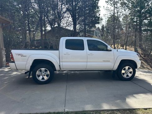 Used 2013 Toyota Tacoma PreRunner w/ TRD Sport Pkg image 9