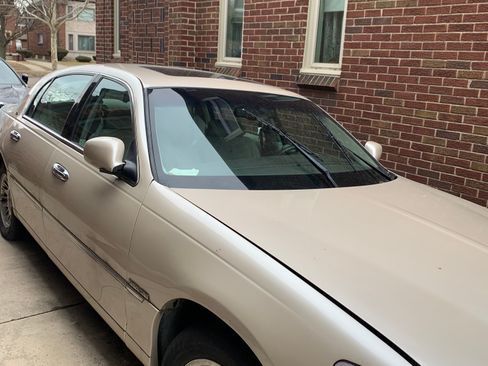 Used 1999 Lincoln Town Car Cartier RWD image 6