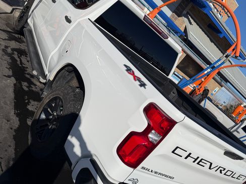 Used 2020 Chevrolet Silverado 1500 Custom w/ Custom Value Package AWD/4WD image 5