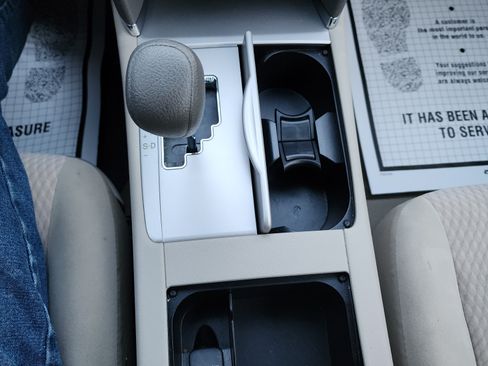 Used 2010 Toyota Camry LE image 21