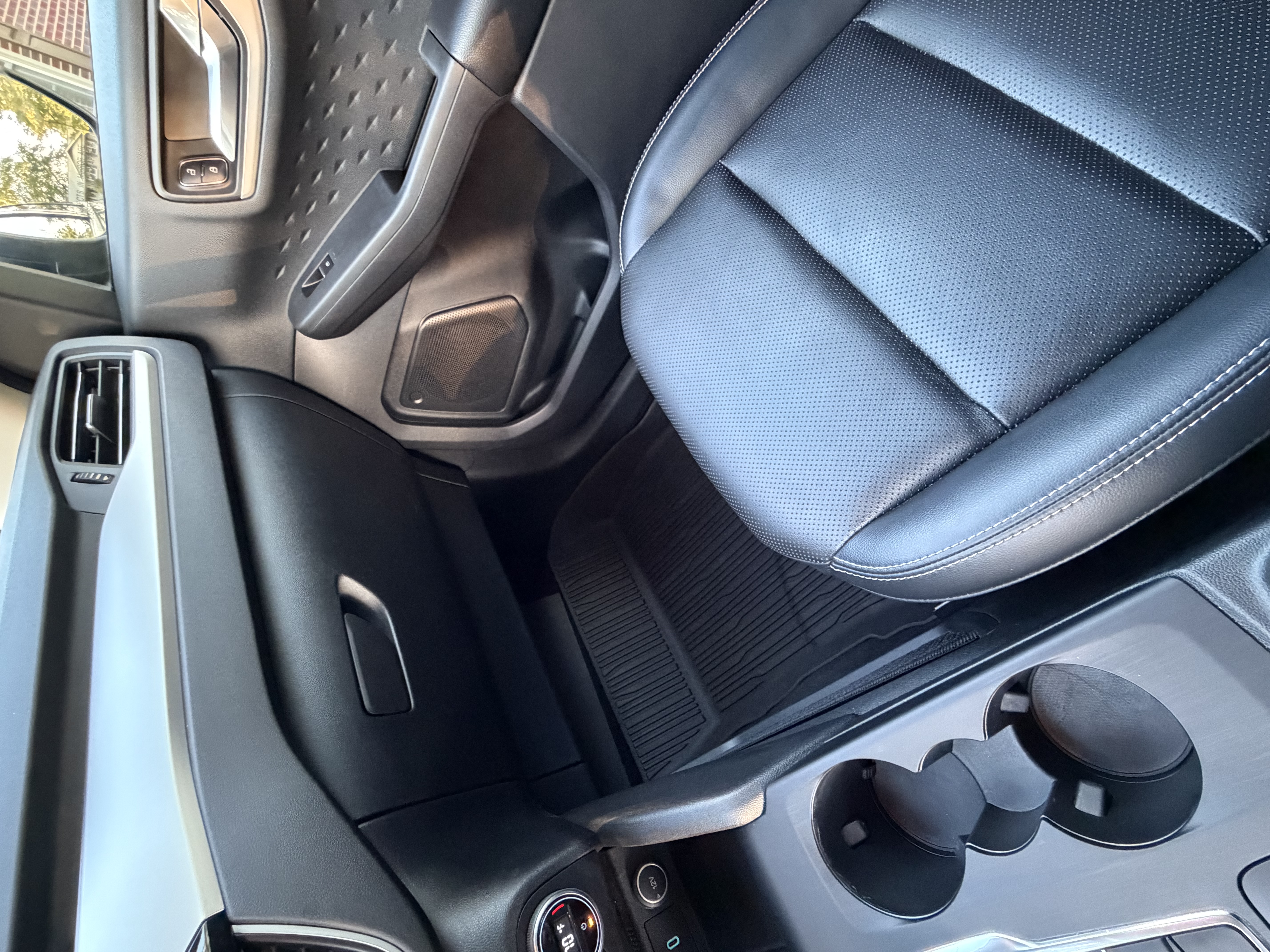 Used 2020 Ford Escape SEL FWD image 4