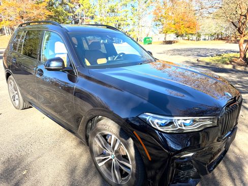 Used 2020 BMW X7 M50i image 2
