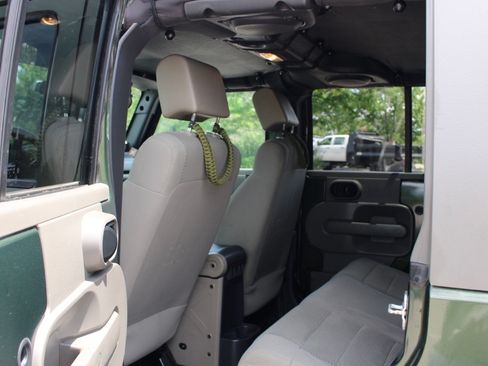 Used 2007 Jeep Wrangler Unlimited Sahara w/ Dual Top Group AWD/4WD image 16