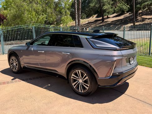 Used 2025 Cadillac Lyriq Luxury RWD image 2