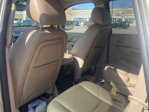Used 2011 Cadillac Escalade Luxury image 6