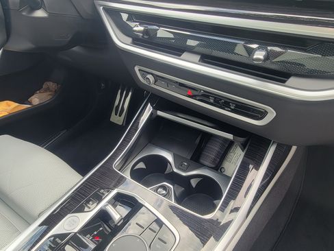 Used 2024 BMW X7 xDrive40i w/ M Sport Package image 5