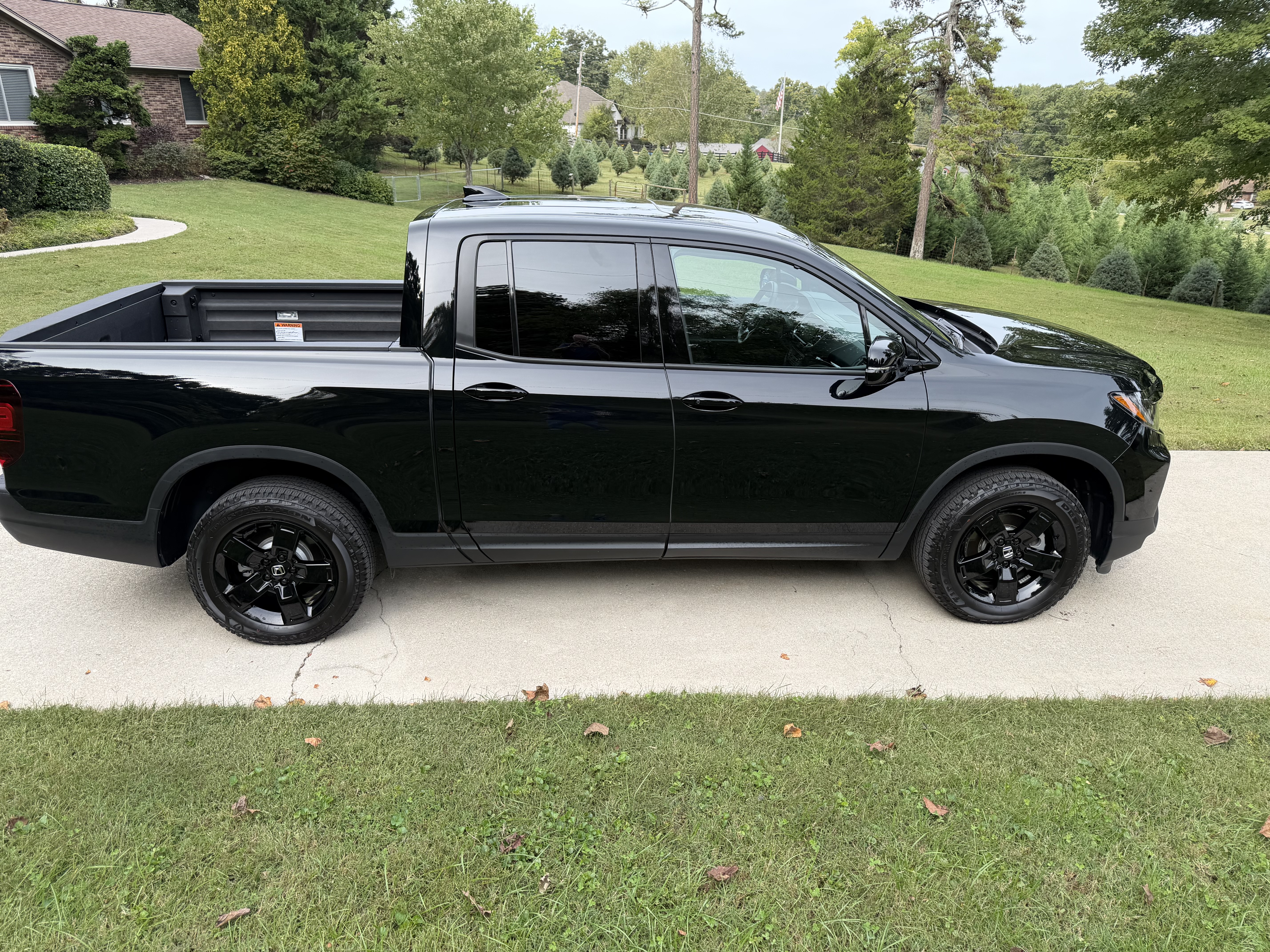 Used 2025 Honda Ridgeline Black Edition image 1