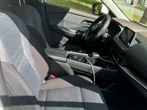 Used 2023 Nissan Rogue SV image 19