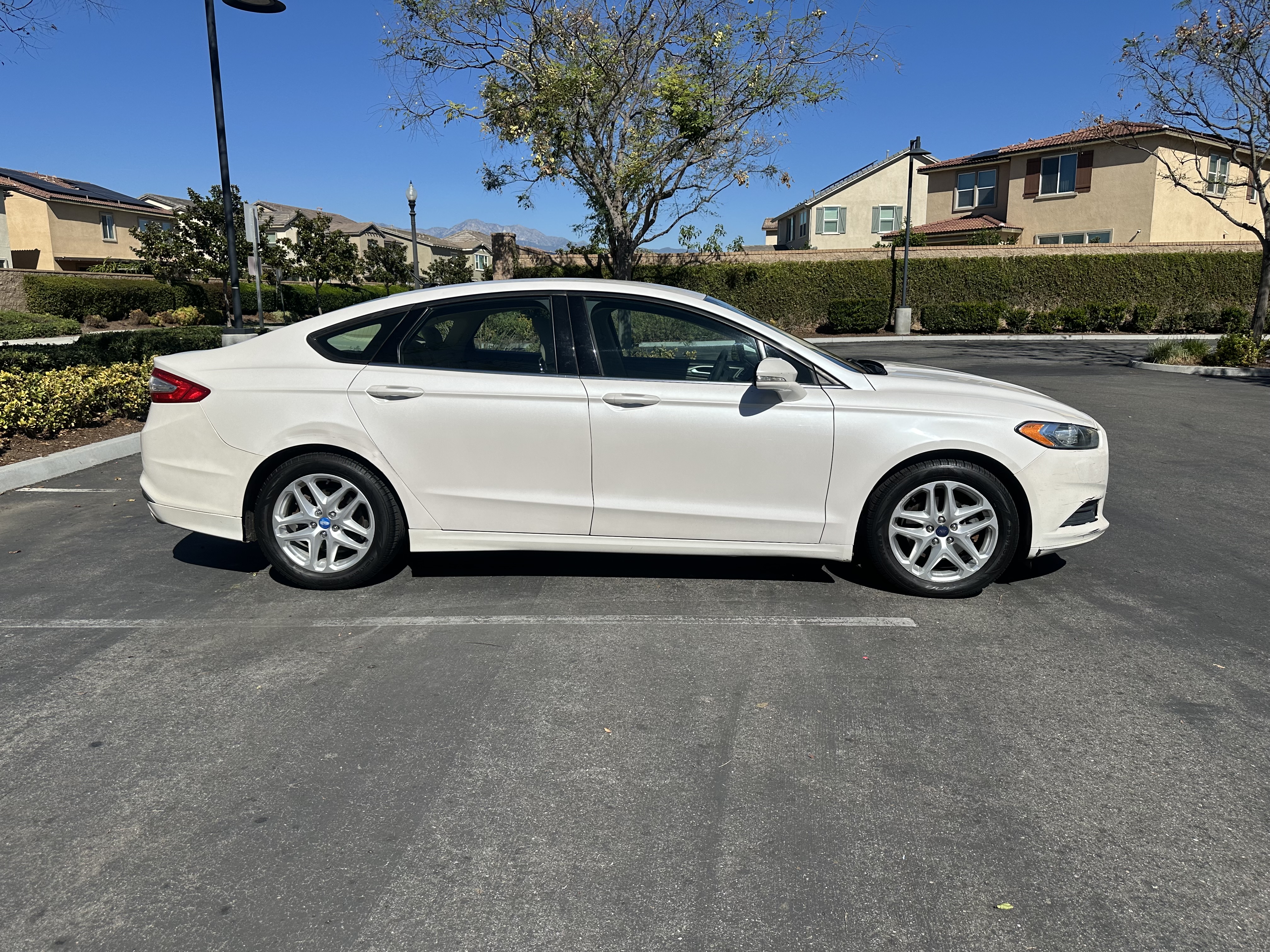 Used 2013 Ford Fusion SE FWD image 9