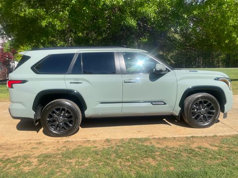 Used 2024 Toyota Sequoia Platinum image 8