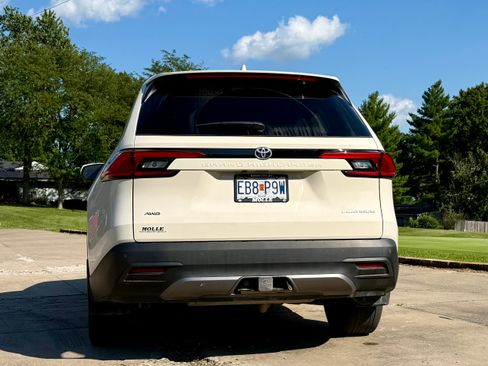 Used 2024 Toyota Grand Highlander AWD image 11