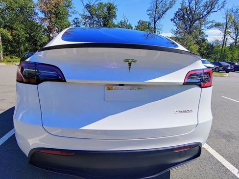 Used 2025 Tesla Model Y Performance image 4