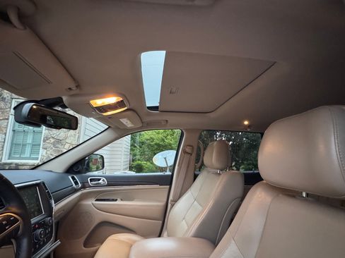 Used 2016 Jeep Grand Cherokee Limited RWD image 12