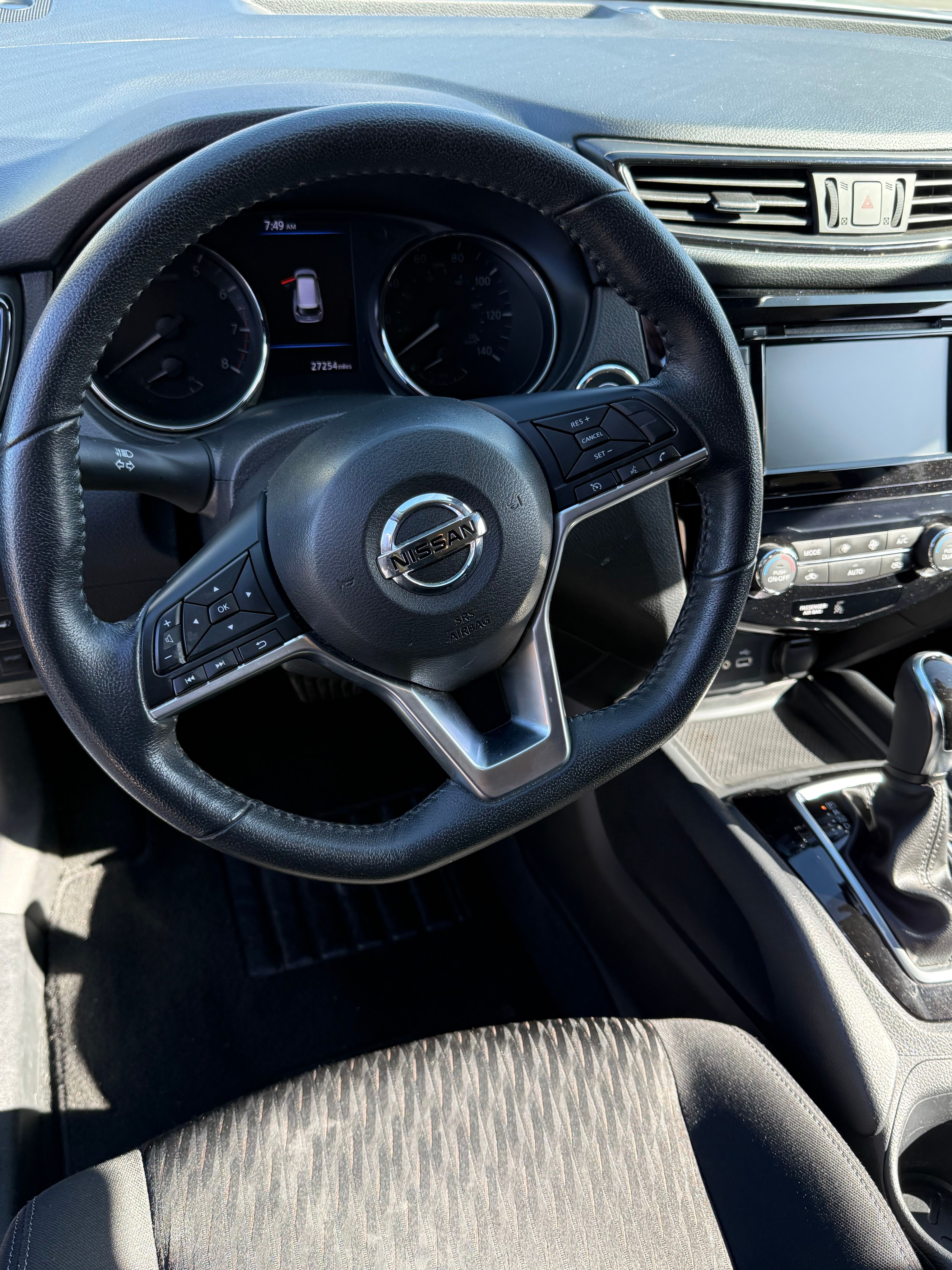 Used 2020 Nissan Rogue SV FWD image 15