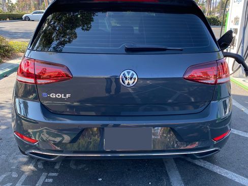 Used 2019 Volkswagen e-Golf SEL Premium image 2