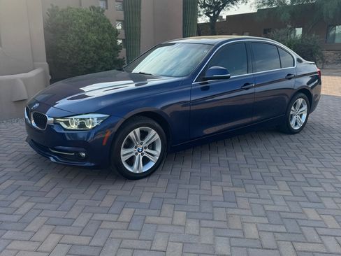 Used 2017 BMW 330i xDrive Sedan AWD/4WD image 4