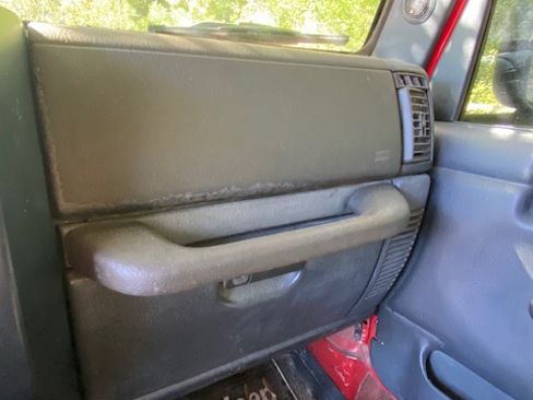 Used 2005 Jeep Wrangler X image 9