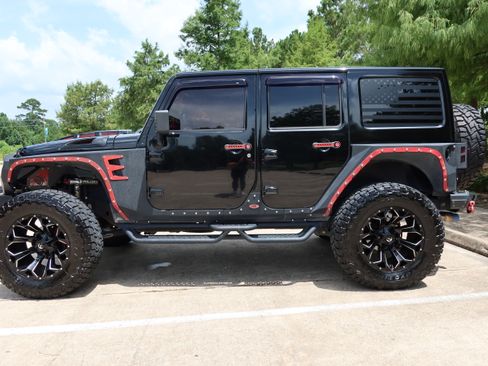 Used 2015 Jeep Wrangler Unlimited Sahara AWD/4WD image 10