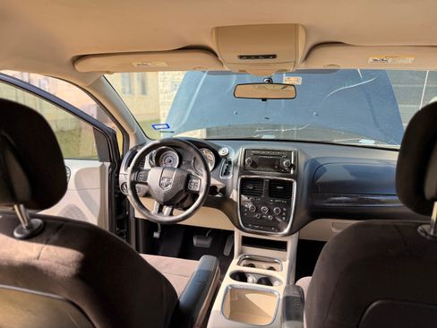 Used 2014 Dodge Grand Caravan SXT FWD image 8