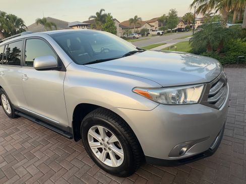 Used 2013 Toyota Highlander Plus image 1