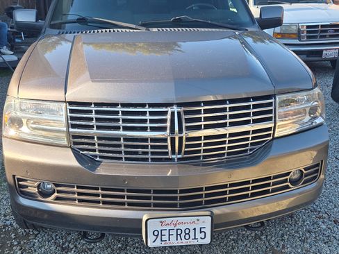 Used 2014 Lincoln Navigator 2WD image 1