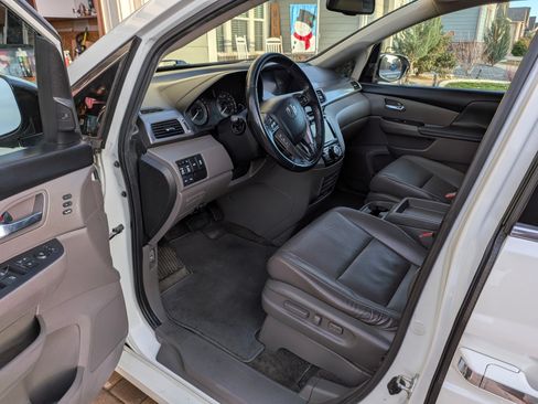 Used 2014 Honda Odyssey Touring Elite image 11