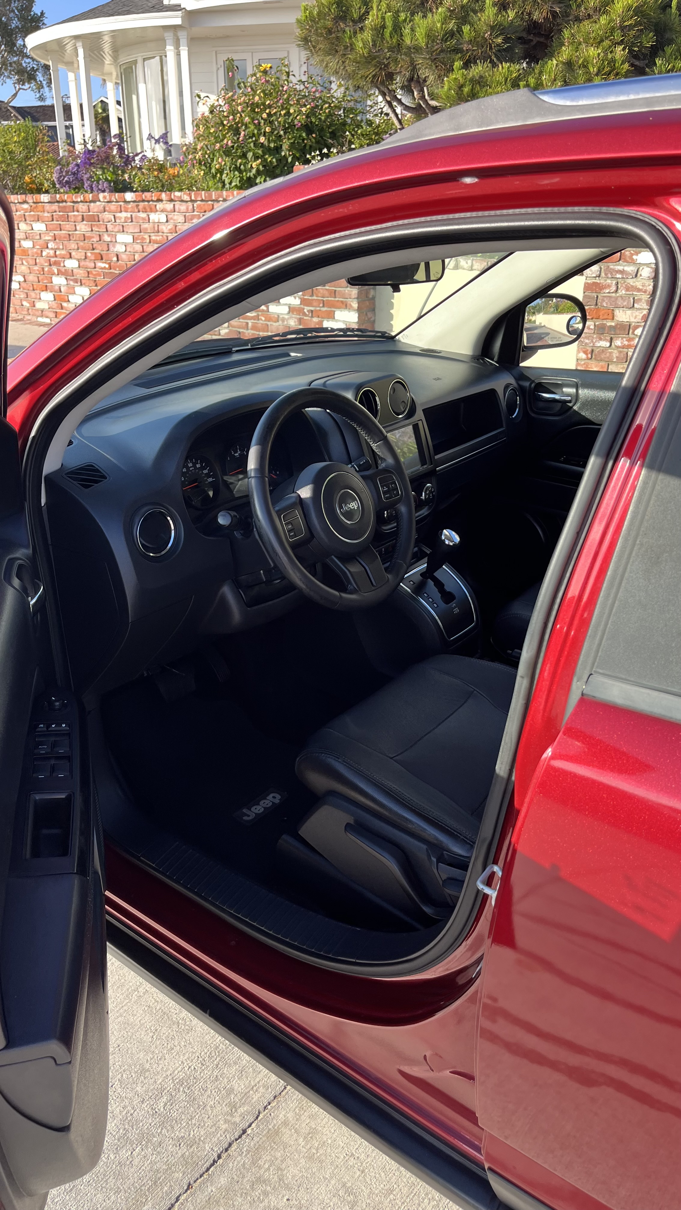 Used 2012 Jeep Compass Latitude w/ Sun/Sound Group FWD image 12