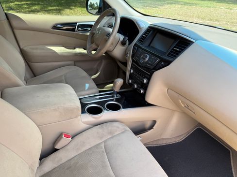 Used 2015 Nissan Pathfinder SV w/ Trailer Tow Package image 5