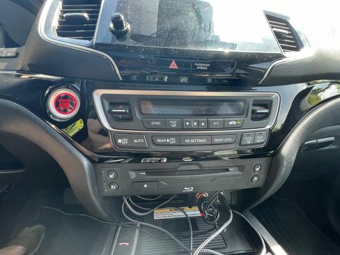 Used 2019 Honda Pilot Elite image 16