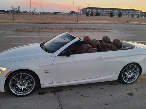 Used 2011 BMW 335is Convertible image 9